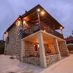 νικόλ Vila *