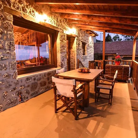 νικόλ Vila Ano Trikala