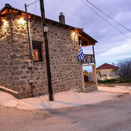 νικόλ Βίλα Άνω Τρίκαλα